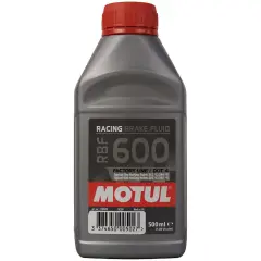 Szara butelka płynu hamulcowego Motul RBF 600 z czerwoną zakrętką.