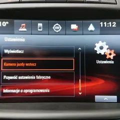 Menu ustawień radia w Oplu Insignia. Wybierz "Przywróć ustawienia fabryczne", aby zresetować radio w Insigni.