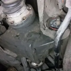 BMW E46: Stuki w dyferencjale? Wybierz i wymień tuleje jak ekspert.