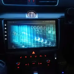 Ekran radia Android w samochodzie, wyświetla menu z opcjami "Wideo", "Daily Tunes" i "Ustawienia". Może to być pomocne, gdy zastanawiasz się, jak zresetować chińskie radio Android.