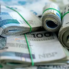 Płatność gotówką za samochód? Limity i ryzyka, o których musisz wiedzieć