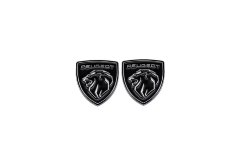 Dwa emblematy Peugeot z lwem, idealne jako klej do emblematów samochodowych.