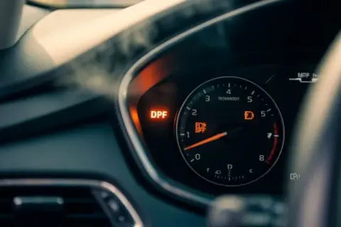 Po czym poznać brak DPF? Objawy, kary i jak uniknąć problemów