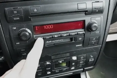 Jak zresetować radio samochodowe? Uniknij błędów i odzyskaj kod