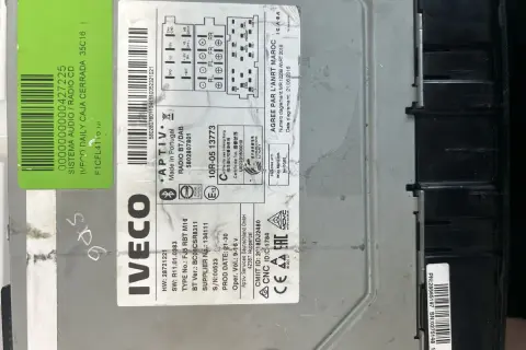 Naklejka z radiem Iveco Daily. Informacje o modelu i numerach seryjnych, pomocne przy próbie jak zresetować radio Iveco Daily.