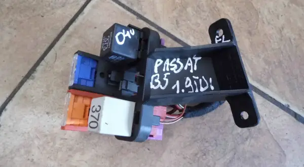 Schemat bezpieczników Passat B5 1.9 TDI z przekaźnikami i bezpiecznikami.