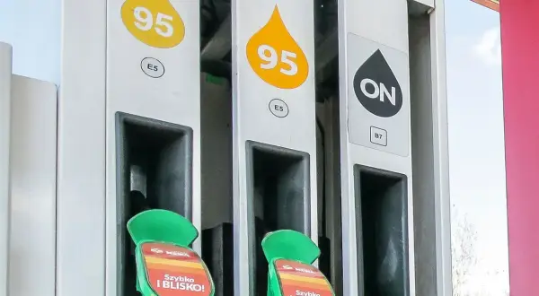 Dylemat: jaki dodatek do benzyny polecacie? Na stacji paliw widzę dystrybutory z 95 i ON.