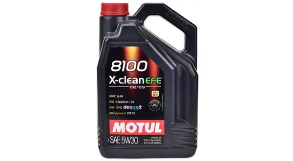 Motul 8100 X-clean+ 5W30: Wybór eksperta dla Twojego silnika?