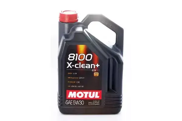 Opakowania olejów Motul 8100 X-clean i Motul Specific