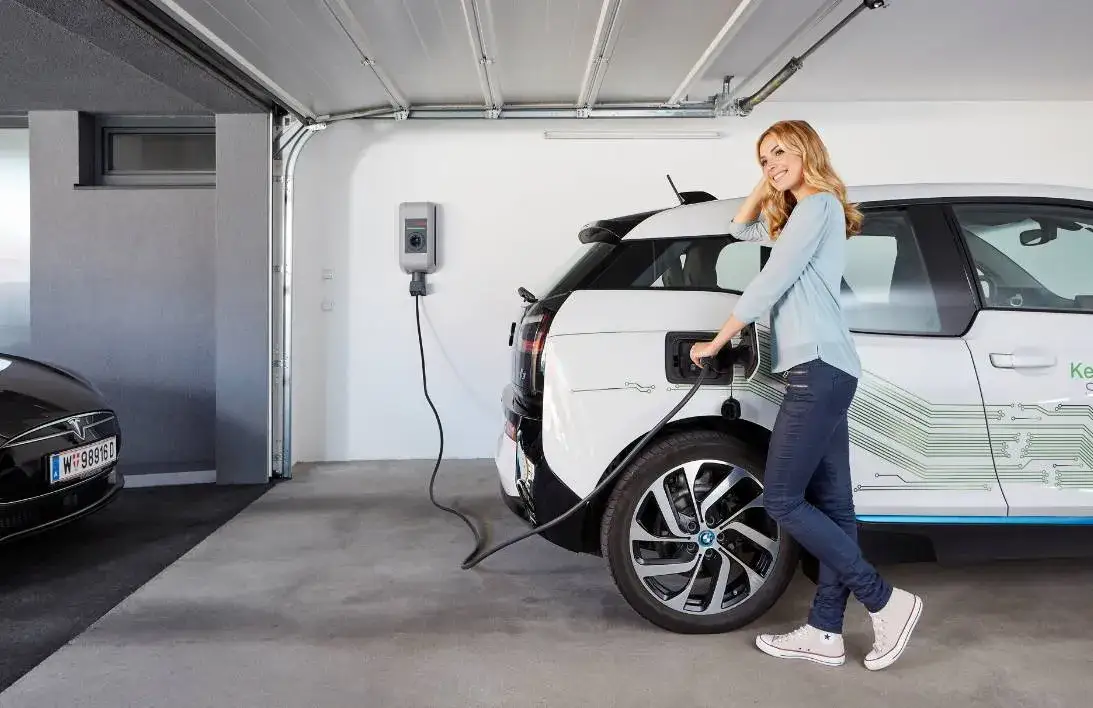 ładowanie samochodu elektrycznego w domu wallbox