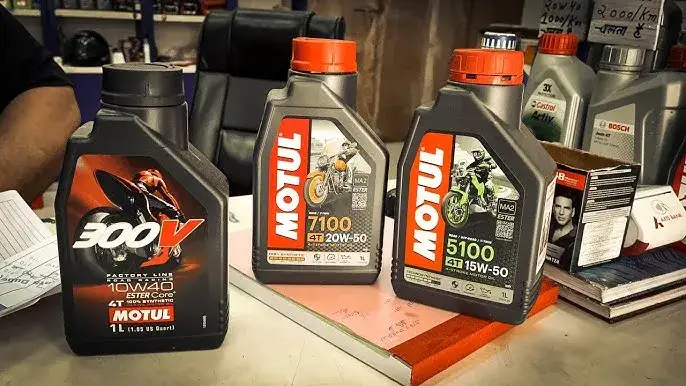 Motul 7100 vs 5100 porównanie butelek