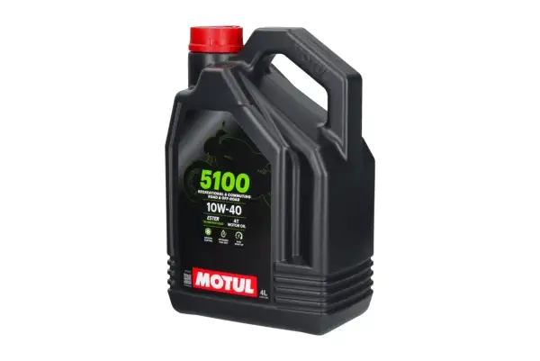 Czarna bańka z czerwonym korkiem, zawierająca 4 litry oleju Motul 5100 10W-40 do motocykli.